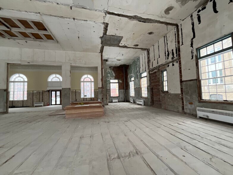 More Photos Of 27 Washington St, Biddeford Office For Sale