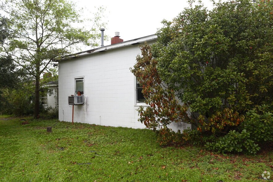 More Photos Of 408 Village Rd NE, Leland Office Residential For Sale