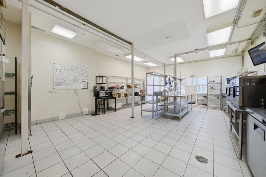 More Photos Of 907 N Damen Ave, Chicago Storefront Retail Residential For Lease