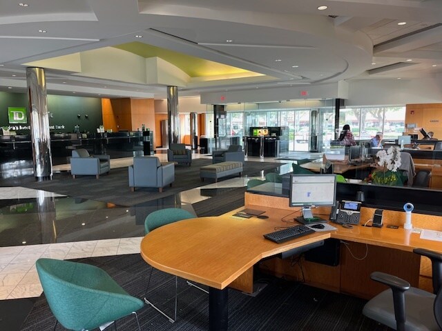 More Photos Of 3325 W Hillsboro Blvd, Deerfield Beach Bank For Lease