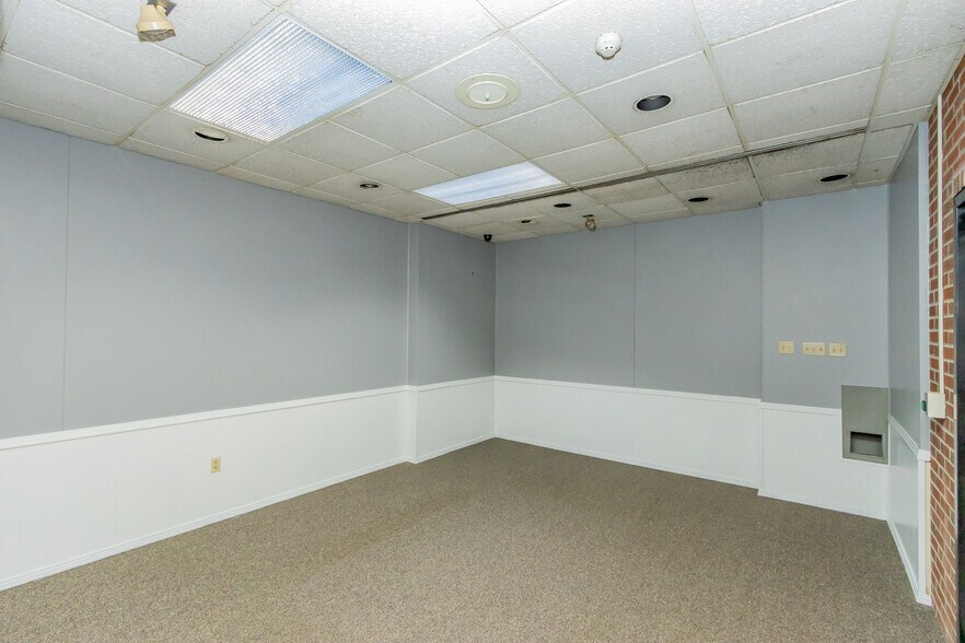 More Photos Of 201 N Jefferson St, Kittanning Medical For Sale
