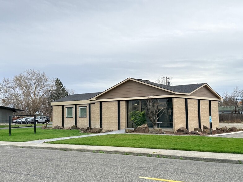 More Photos Of 2427 W Falls Ave, Kennewick Medical For Lease