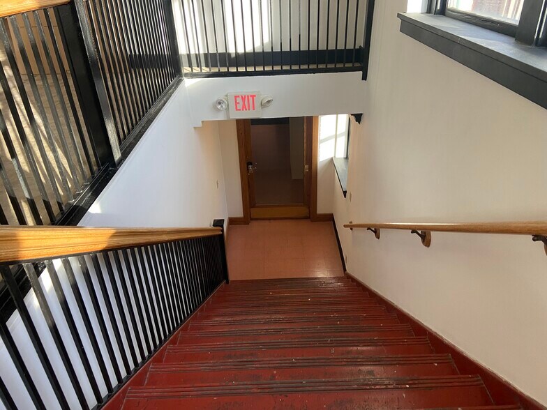 More Photos Of 220 S Campbell Ave, Springfield Storefront Retail Office For Sale