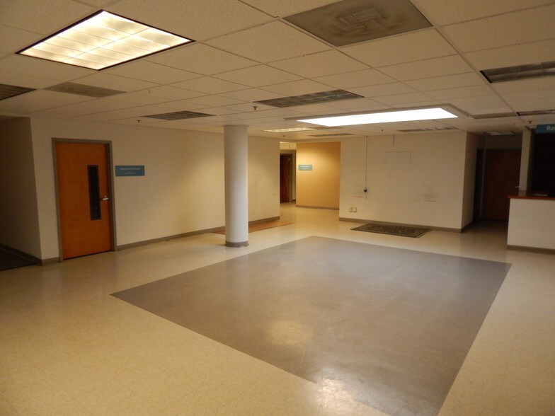 More Photos Of 3654 S Grand Blvd, Saint Louis Office For Sale