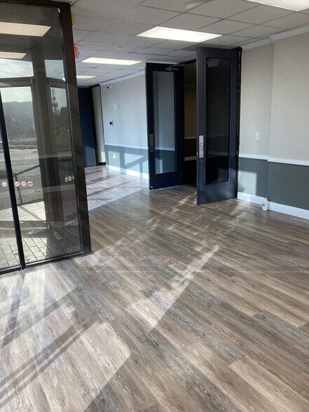 More Photos Of 6677 Rookin St, Houston Storefront Retail Office For Lease
