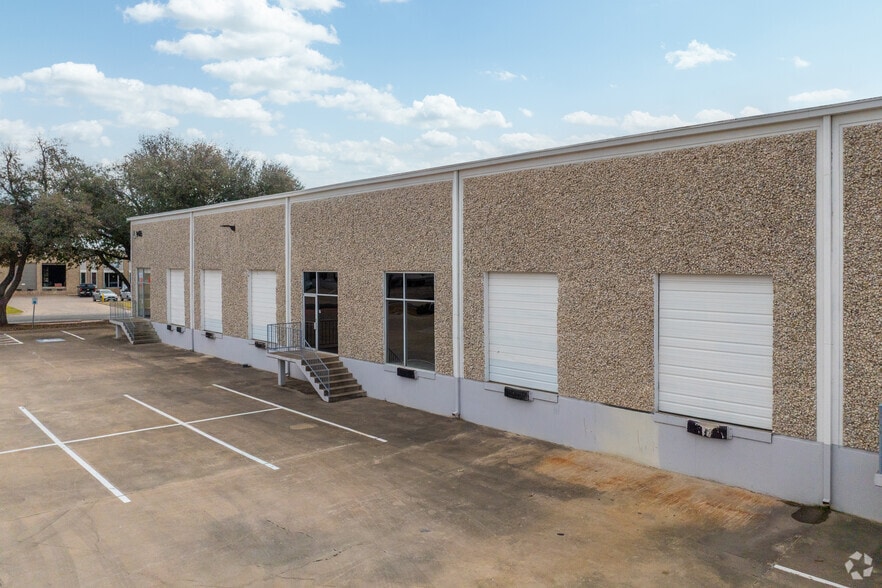 More Photos Of 9416 Neils Thompson Dr, Austin Unknown For Lease