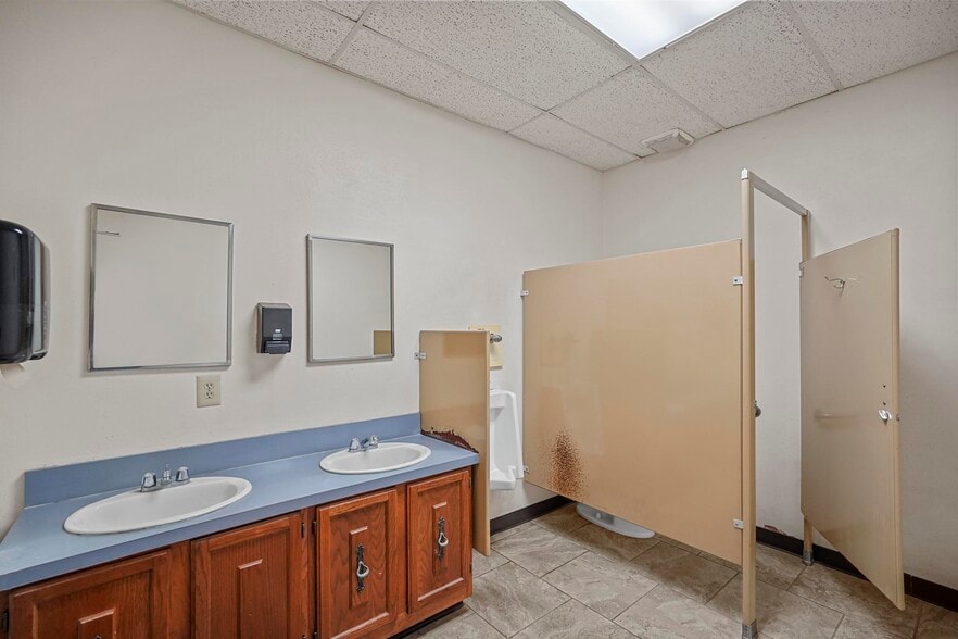 More Photos Of 2890 S Goliad St, Rockwall Industrial For Sale