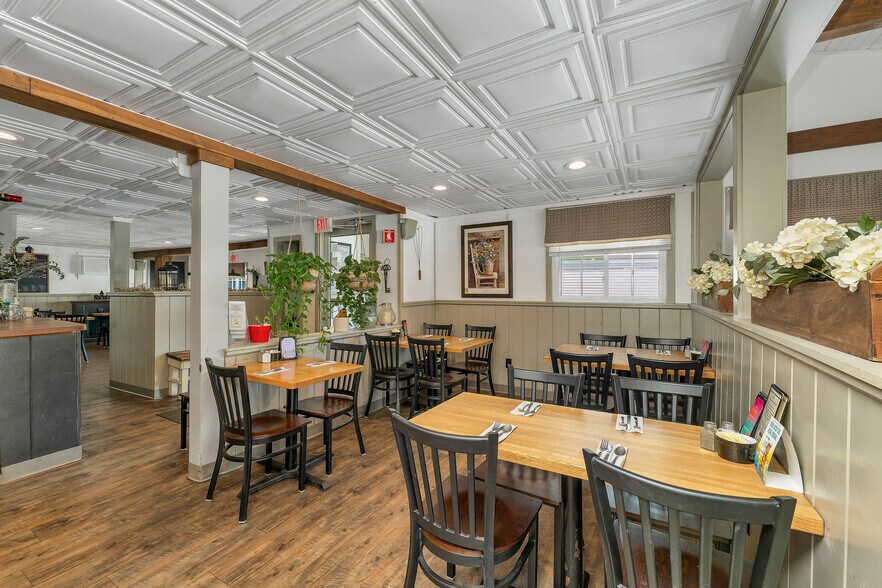 More Photos Of 40 Main St, Goffstown Restaurant For Sale