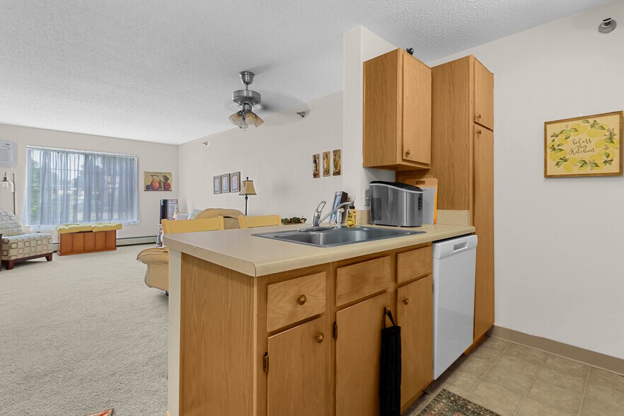 More Photos Of 2365 Tech Dr, Bettendorf Apartments For Sale