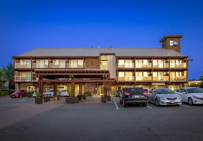 More Photos Of 1590 Cliffe Ave, Courtenay Hotel For Sale