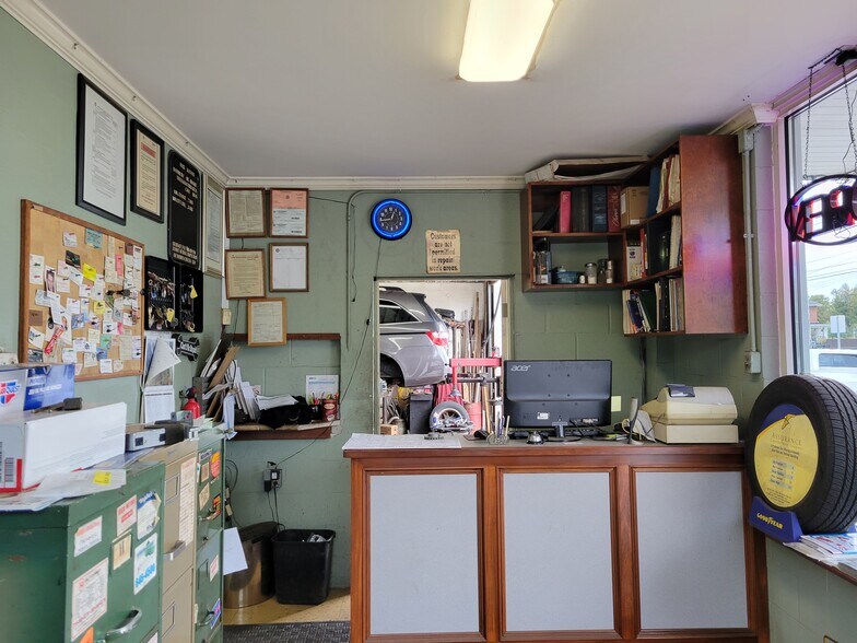 More Photos Of 4545 Clark St, Hamburg Auto Repair For Sale
