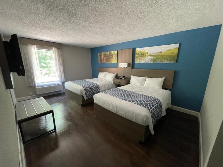 More Photos Of 31 Berkshire Dr, Columbia Hotel For Sale