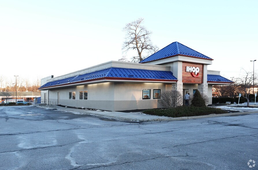 More Photos Of 2550 South Rd, Poughkeepsie Restaurant For Lease