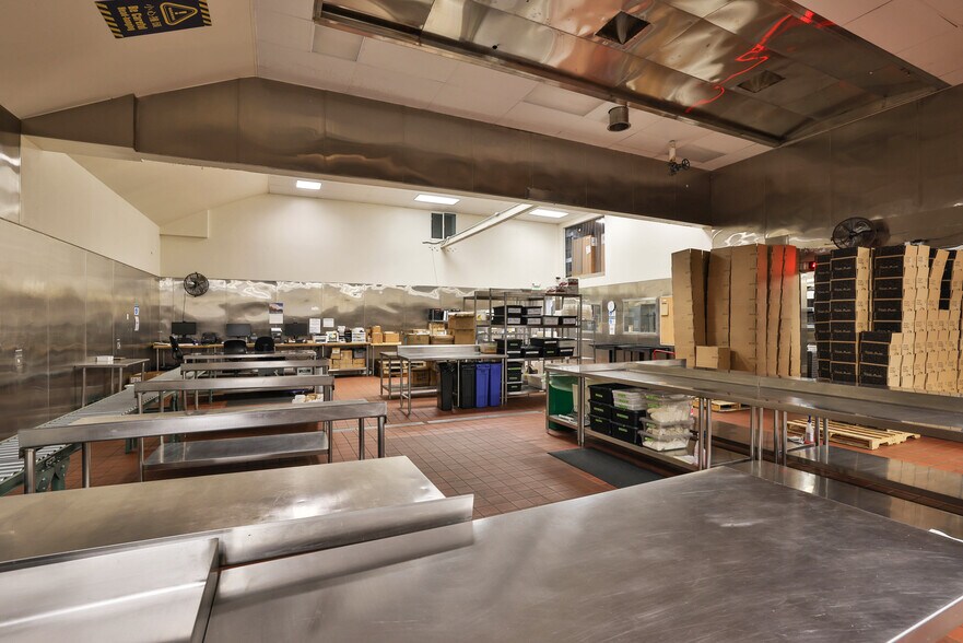 More Photos Of 707 Douglas Ave, Oakland Manufacturing For Lease