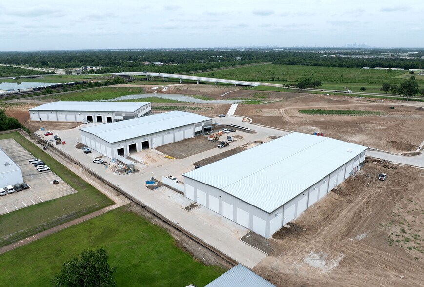 More Photos Of 0 N Main St, Pearland Warehouse For Sale