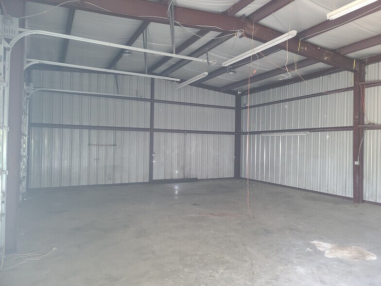 More Photos Of 870 N Mayhill Rd, Denton Industrial For Lease