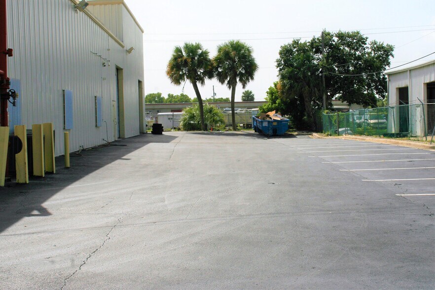 More Photos Of 1880 SE Federal Hwy, Stuart Warehouse For Lease