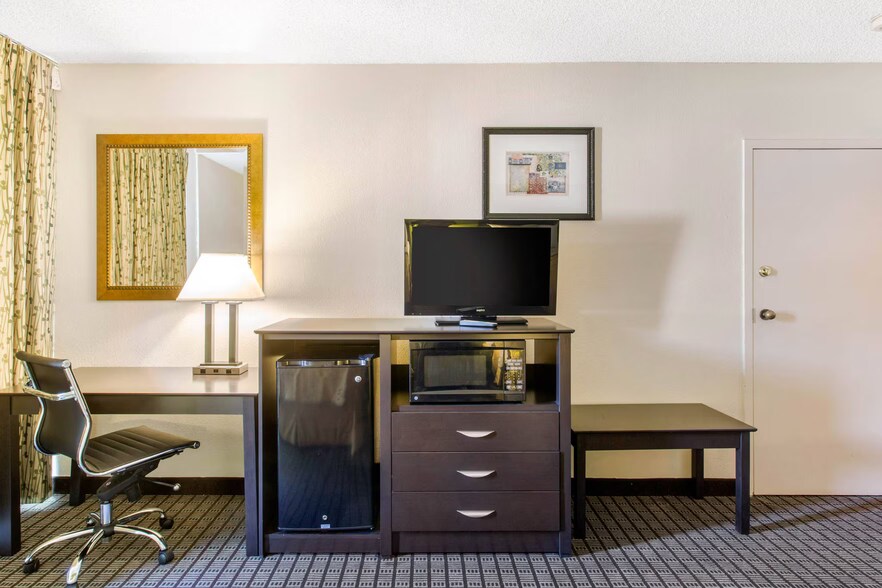 More Photos Of 245 E Wendover Blvd, Wendover Hotel For Sale
