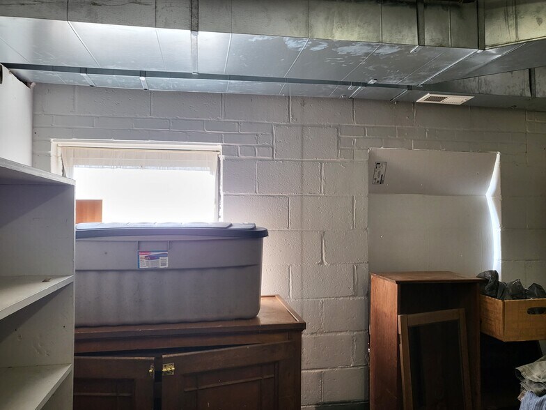 More Photos Of 212 S Broad St, Gastonia General Retail For Sale