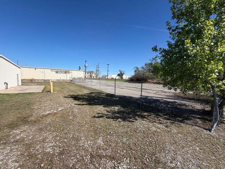 More Photos Of 3248 N Sheridan Rd, Tulsa Warehouse For Sale