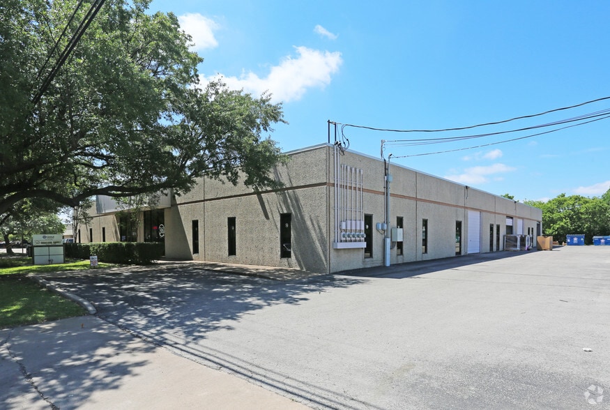 More Photos Of 2211 Denton Dr, Austin Warehouse For Lease