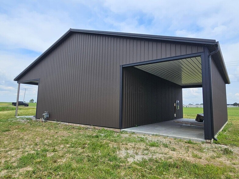 More Photos Of 10260 Carr Rd, Jeffersonville General Retail For Sale