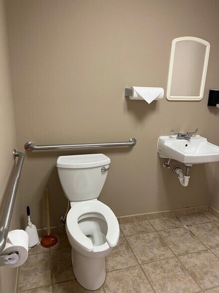 More Photos Of 821 Beach Rd, Steinhatchee Self Storage For Lease