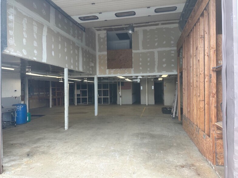 More Photos Of 50 S End Plz, New Milford Light Distribution For Sale