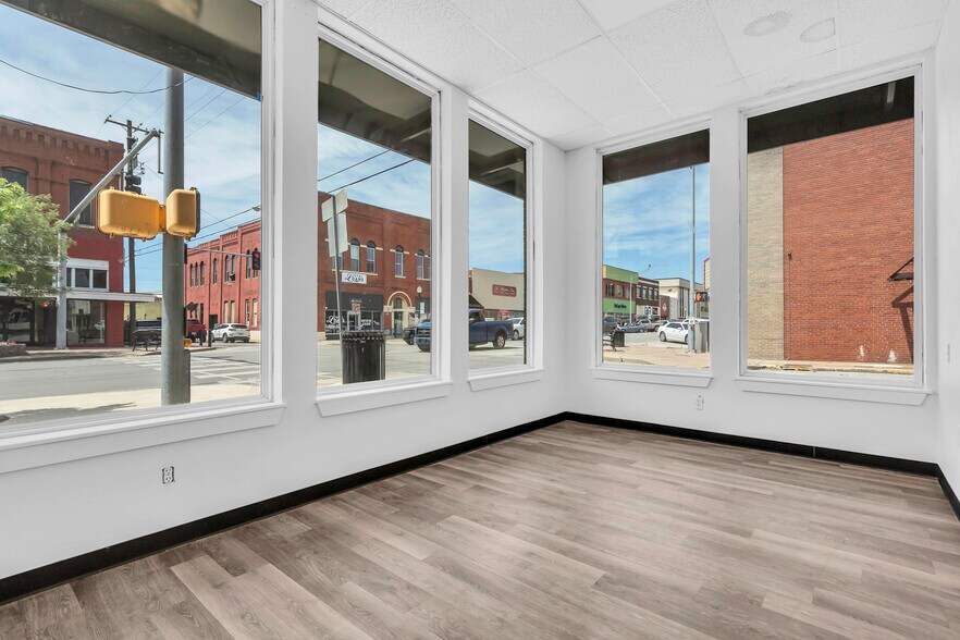 More Photos Of 127 W Main St, Ardmore Office For Sale