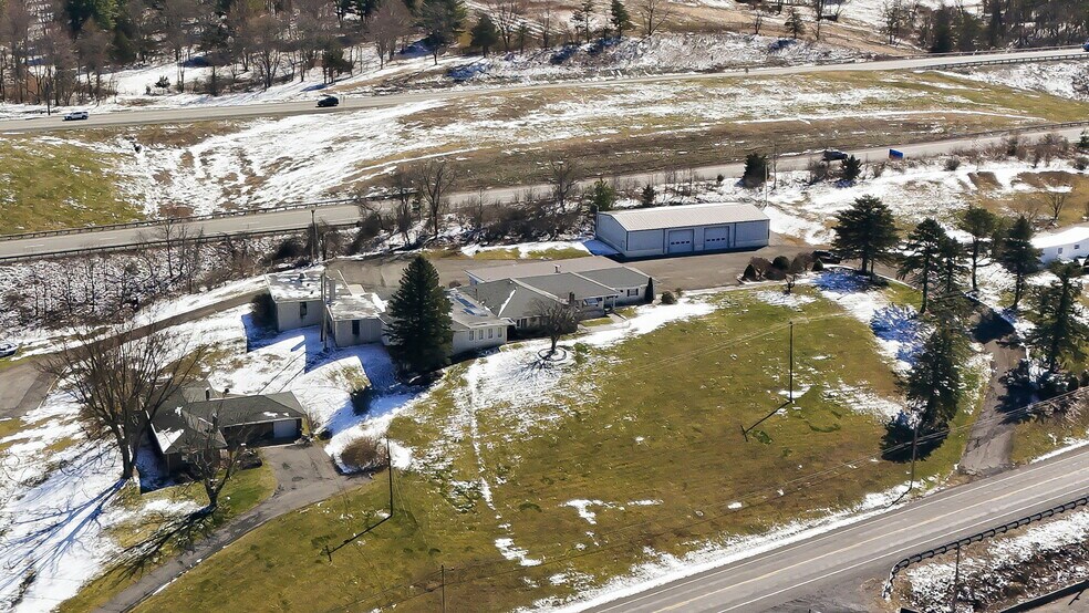 More Photos Of 501 S Breezewood Rd, Breezewood Specialty For Sale