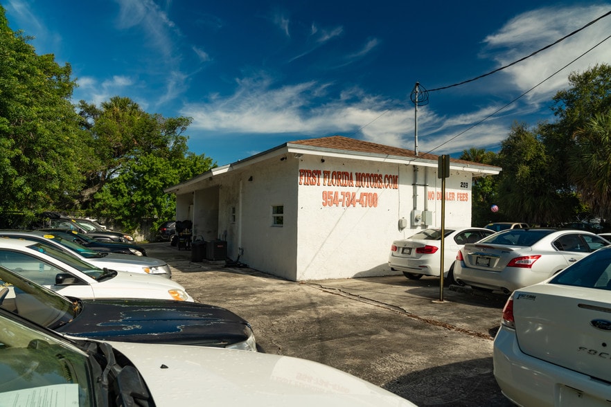 209 NW 6th St, Pompano Beach, FL 33060 Auto Dealership