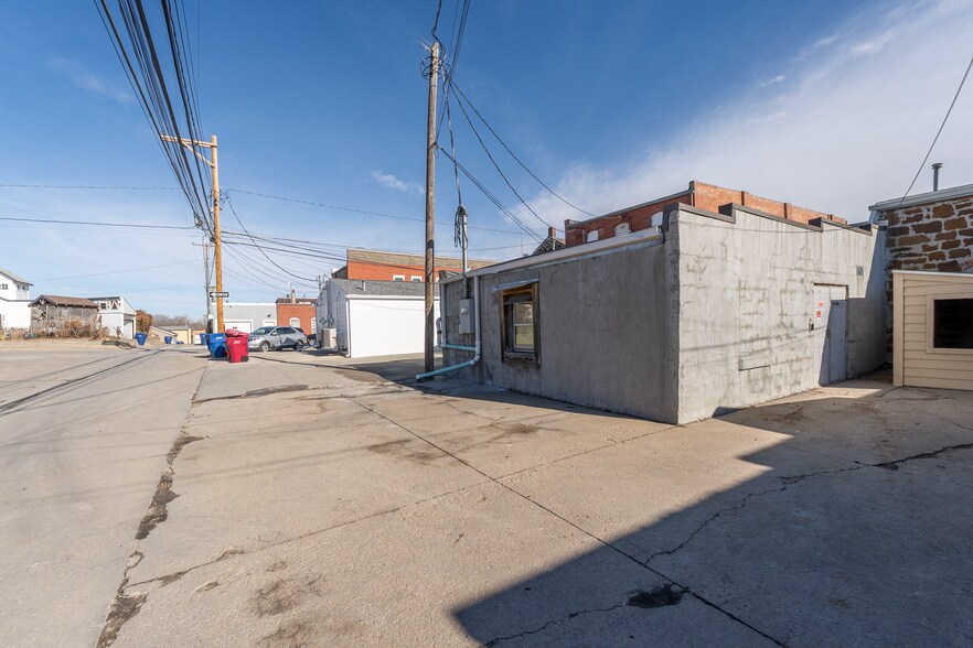 More Photos Of 205 Main St, Louisville Storefront For Sale