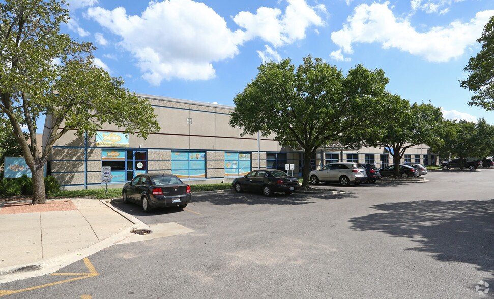 More Photos Of 2500 W Bradley Pl, Chicago Unknown For Lease