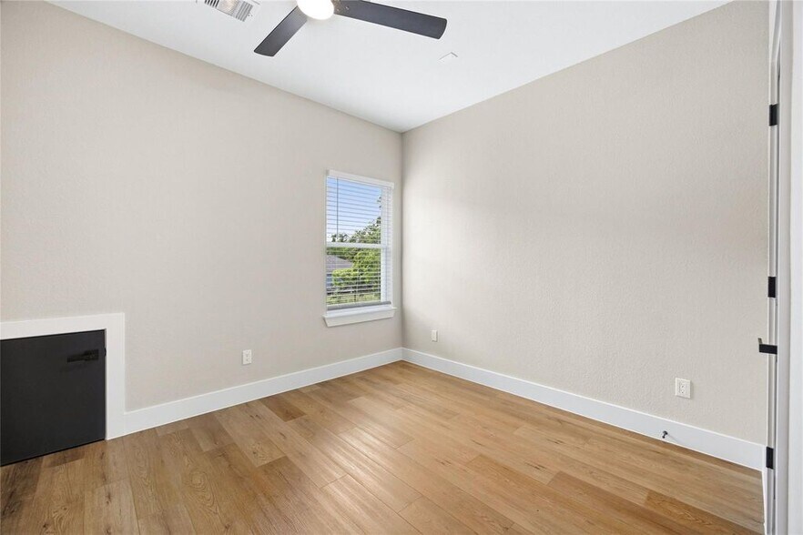 More Photos Of 6103 Shotwell st, Houston Multifamily For Sale