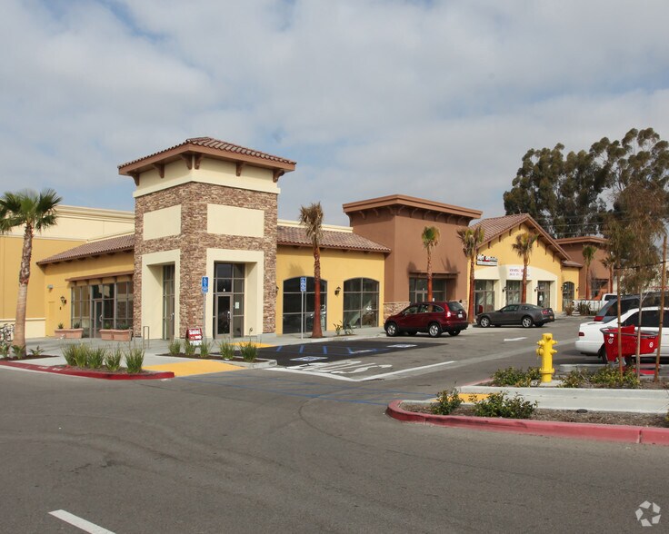 More Photos Of 51 W Tierra Rejada Rd, Simi Valley Freestanding For Lease