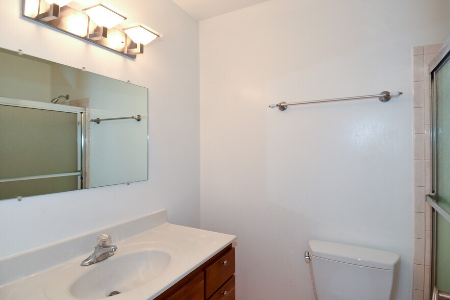 More Photos Of 1705 Commonwealth Ave, Alexandria Apartments For Sale