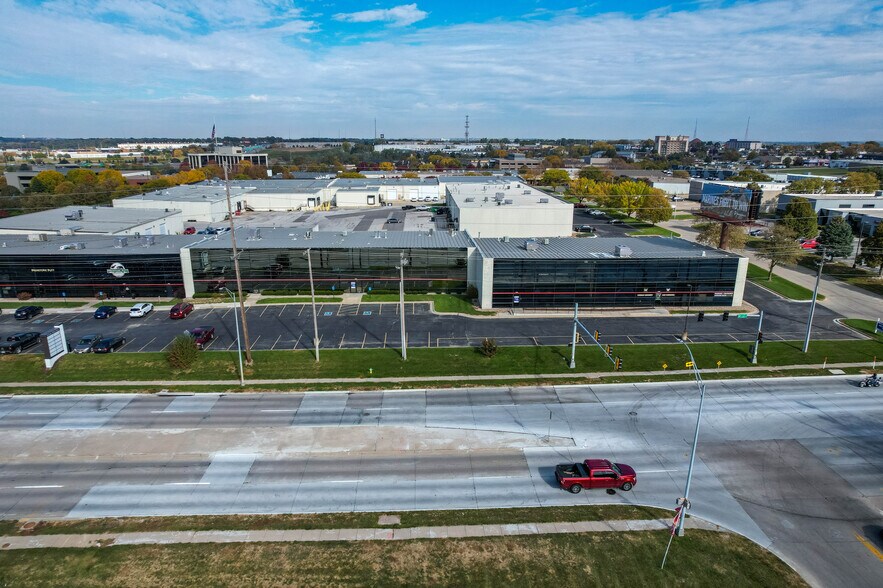 More Photos Of 11105-11147 Mockingbird Dr, Omaha Warehouse For Lease