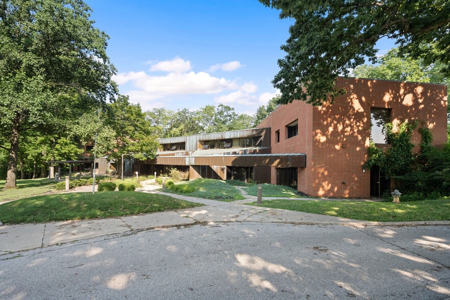 More Photos Of 1015 Michigan Ave, Logansport Flex For Sale