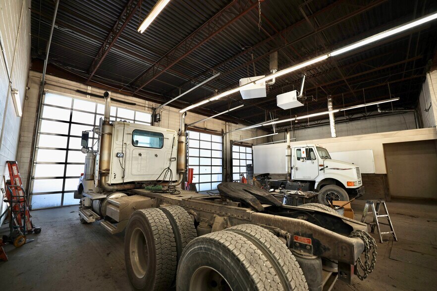 More Photos Of 8715 44th St SE, Calgary Warehouse For Sale