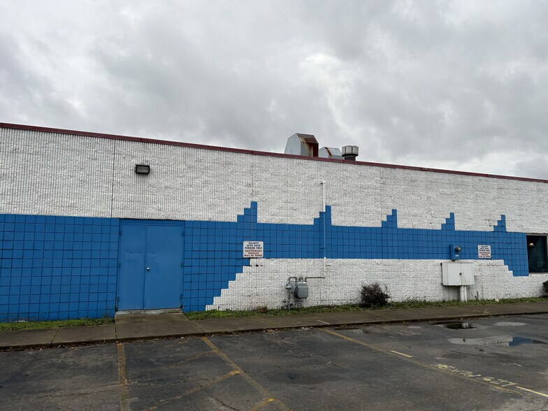More Photos Of 901 Elliott Dr, Middletown Carwash For Sale
