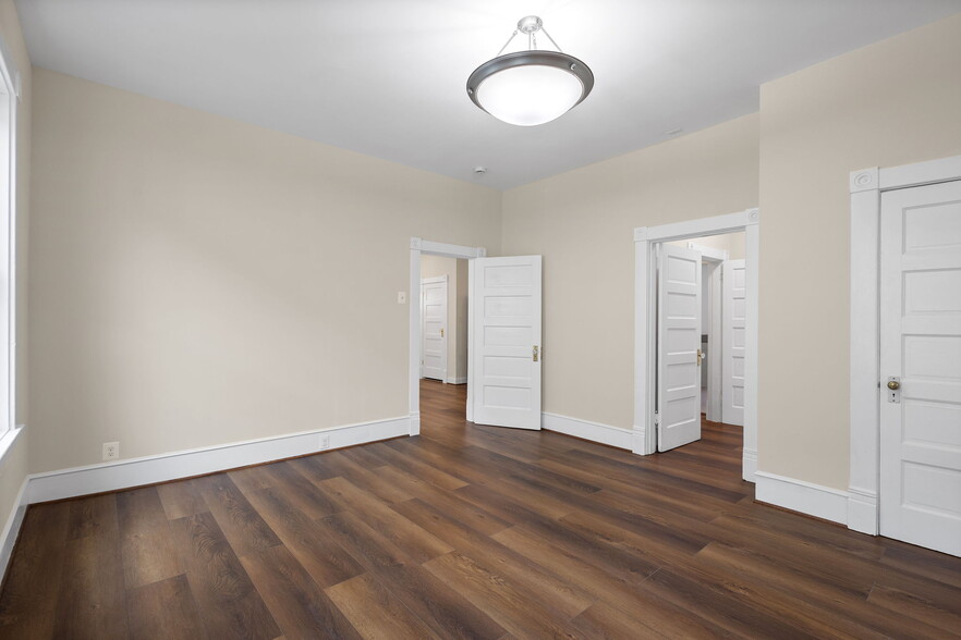 More Photos Of 8519 Chestnut Ave, Bowie Storefront For Sale