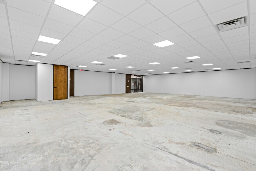 More Photos Of 909 Dairy Ashford Rd, Houston Office For Lease