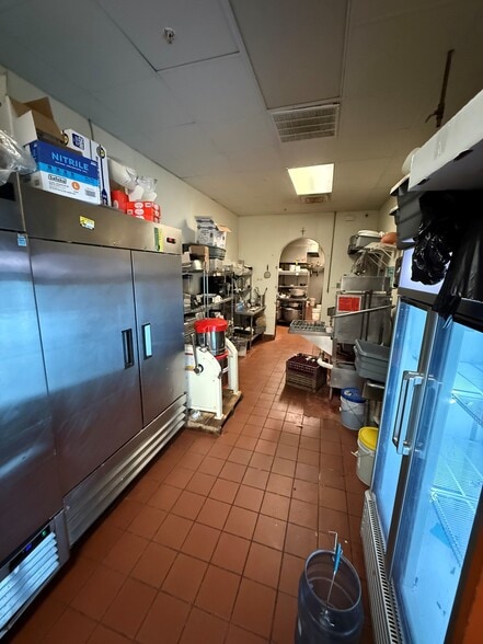 More Photos Of 14690-14710 Tamiami Trl N, Naples Unknown For Lease