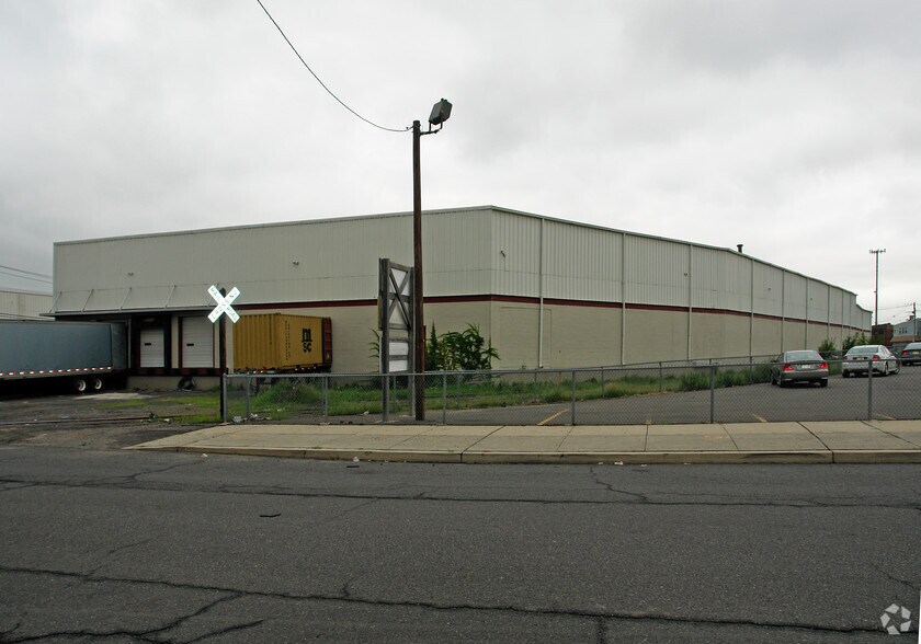 More Photos Of 101 Essex St, Harrison Warehouse For Lease
