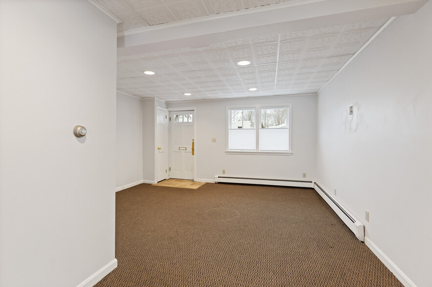 More Photos Of 5 Portland St, Yarmouth Storefront For Lease