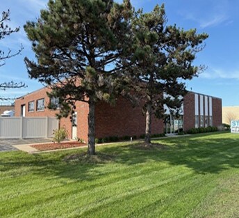 More Photos Of 441 E Plainfield Rd, Countryside Warehouse For Sale