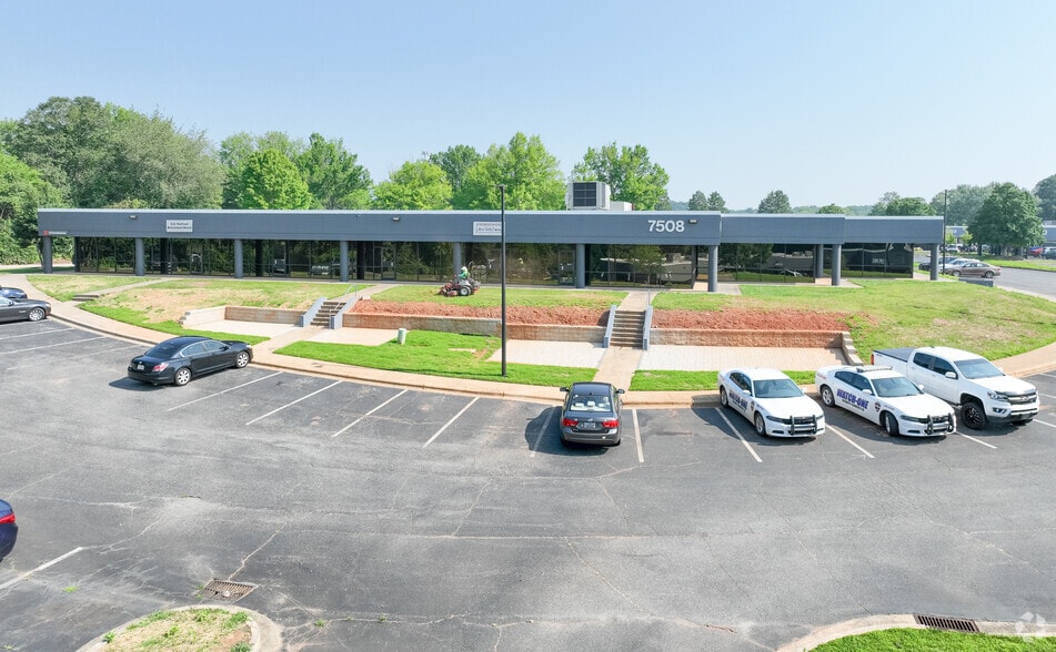 More Photos Of 7500 E Independence Blvd, Charlotte Unknown For Lease