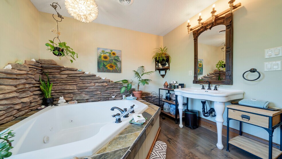 More Photos Of 409 N State St, Franklin Grove Hotel For Sale