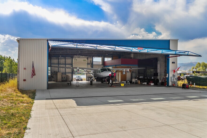 Primary Photo Of 3304 Airport Rd, Boulder Specialty For Sale