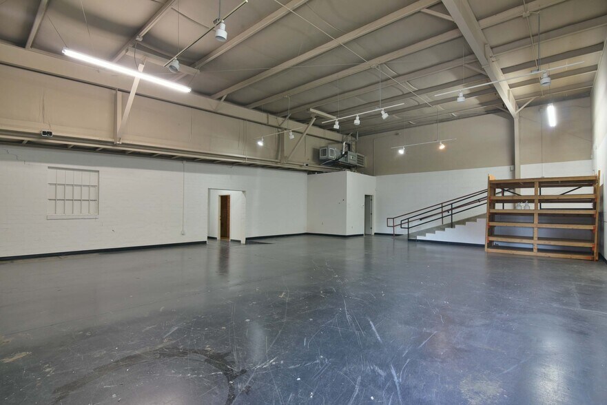 More Photos Of 511 W Broad Ave, Albany General Retail For Sale